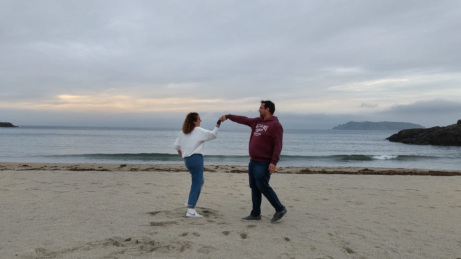Stella y Miguel en la playa